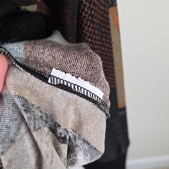 Frank Lyman Montréal Abstract Print Batwing Sleeve Top Black Red Beige Women’s S - Picture 6 of 8